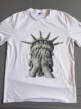 White Short Sleeve Graphic Tee with Statue of Liberty Motif